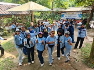 Keluarga Besar Gapersus dan Senam Bogor Istimewa (SBI) mengikuti kegiatan Touring & Refreshing Wisata Alam di kawasan Sungai Lewi Kunten